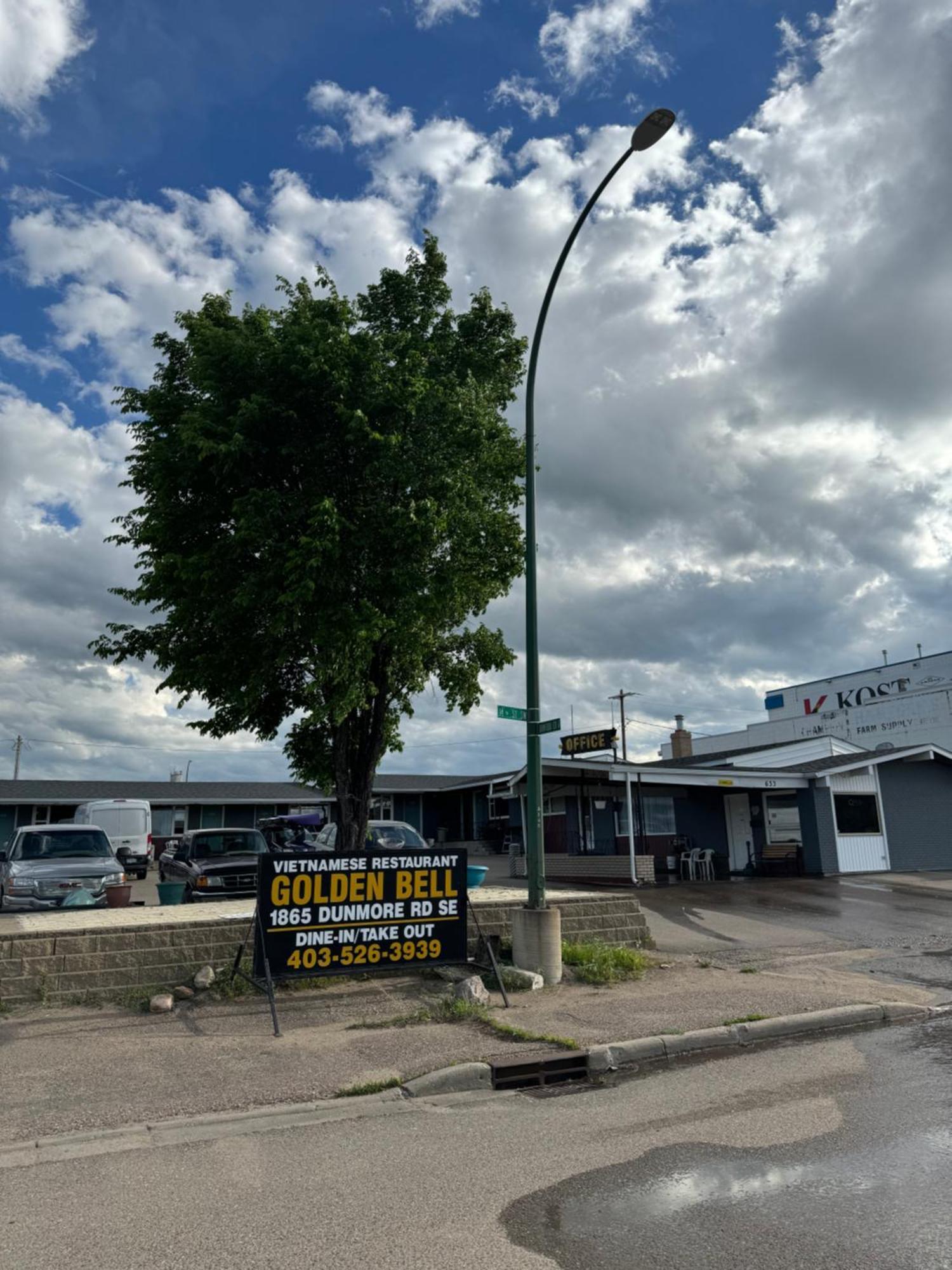 Ace Crown Motel เมดิซีนแฮท ภายนอก รูปภาพ