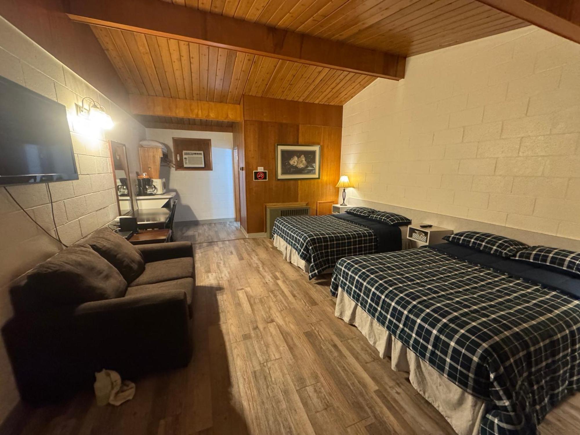 Ace Crown Motel เมดิซีนแฮท ภายนอก รูปภาพ