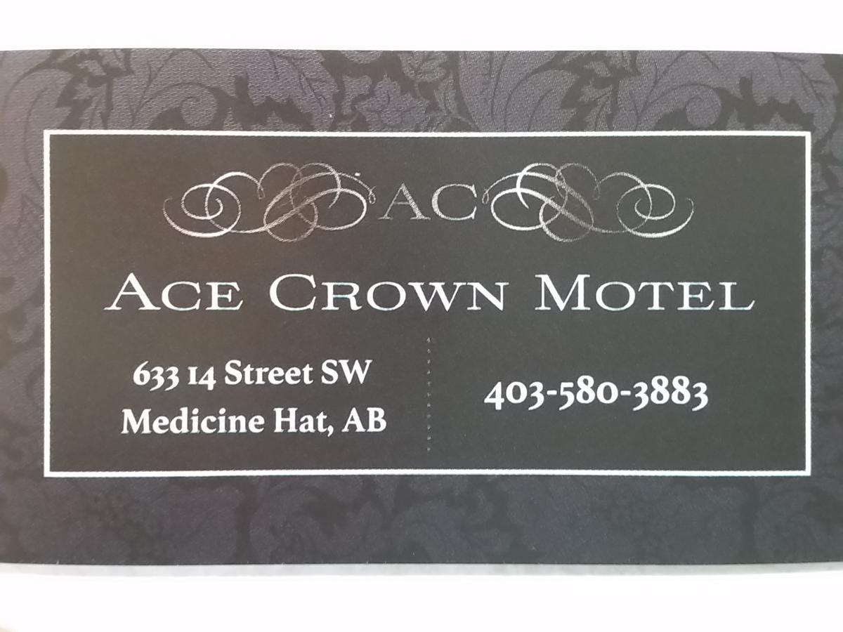Ace Crown Motel เมดิซีนแฮท ภายนอก รูปภาพ